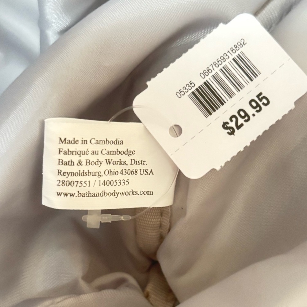 NWT Bath & Body Works Metallic Silver Quilted Tote Bag Winter Holiday Puffer - Picture 2 of 12